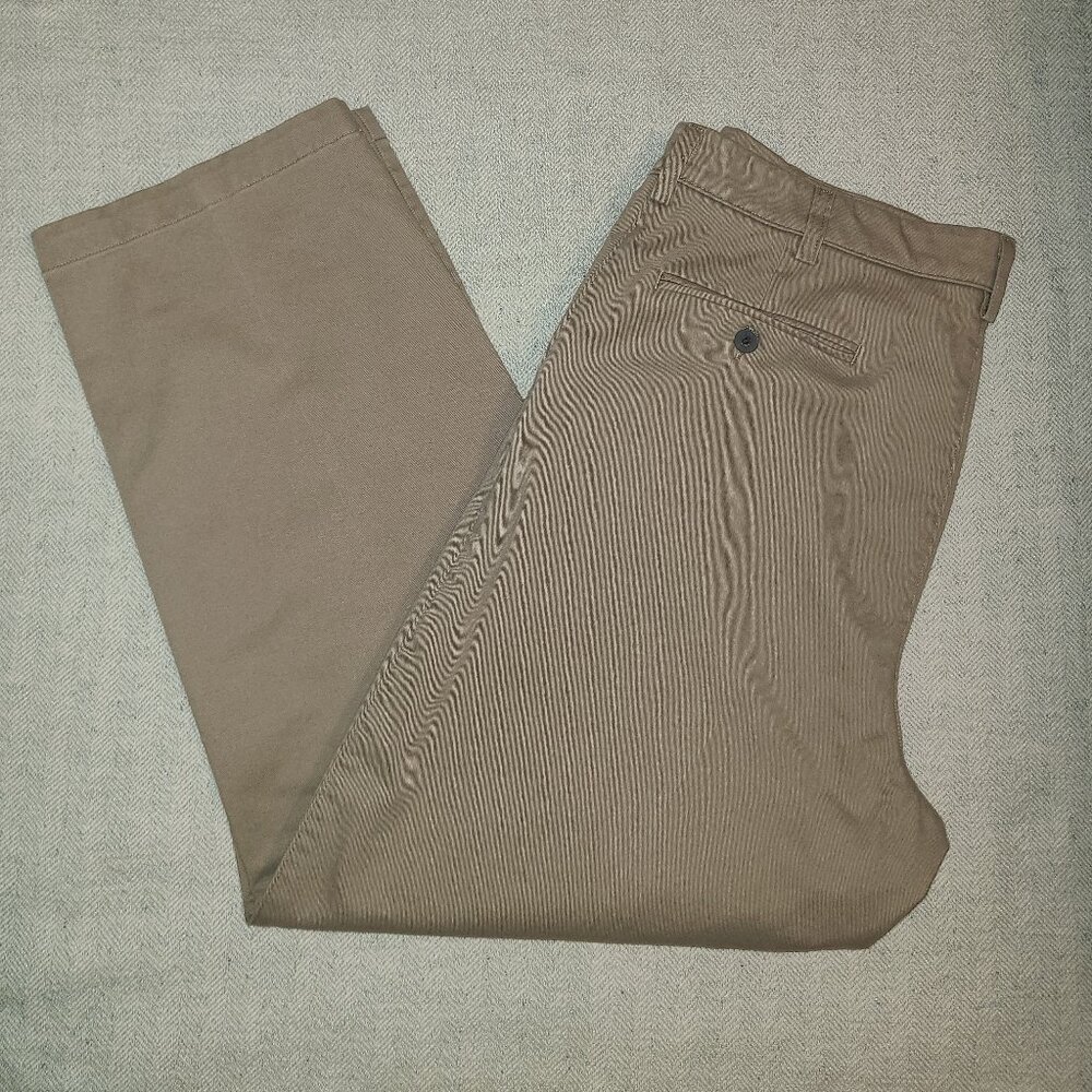 Lee Performance khakis size 36 x 30 ~ darker